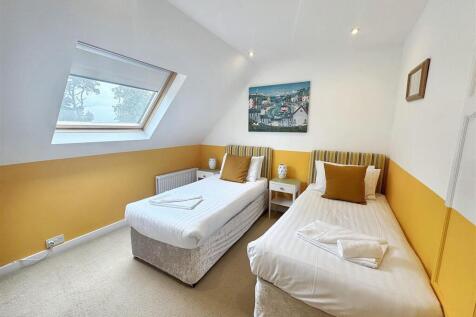1 of 5 Bedrooms