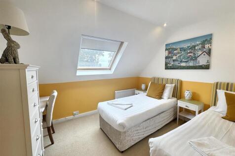 1 of 5 Bedrooms