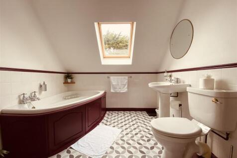 1 of 3 Bath/Shower Rooms