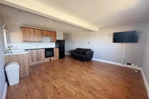 Open Plan Living Room/Kitchen