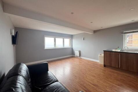 Open Plan Living Room/Kitchen