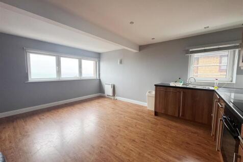 Open Plan Living Room/Kitchen