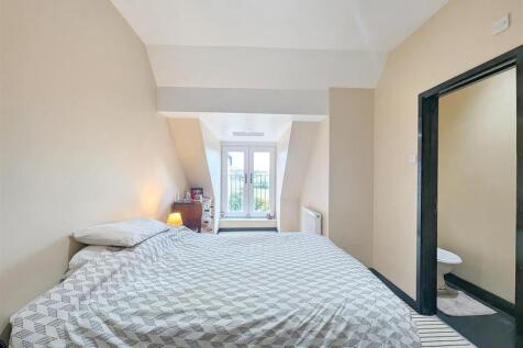 Bedroom 1 with En suite wc