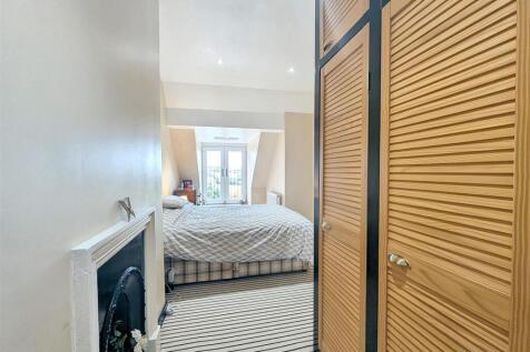 Bedroom 1 Dressing Area