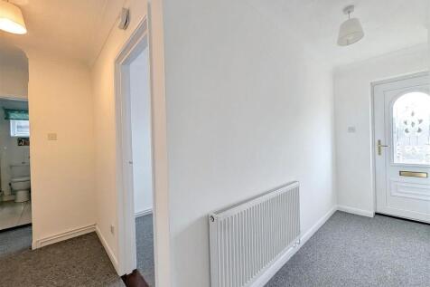 Private Entrance &amp; Hallway