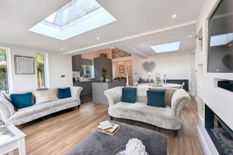 Open-plan Sitting/Dining/Kitchen