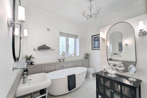 Main Bath/Shower Room