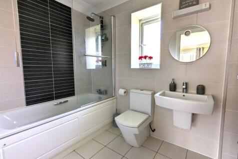 Ensuite to Bedroom 3