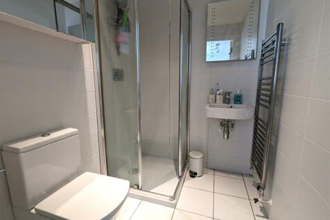 Ensuite to Bedroom 4
