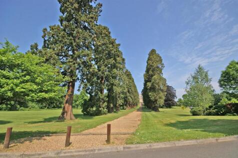 COMMUNAL GROUNDS