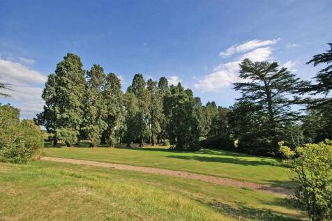 COMMUNAL GROUNDS