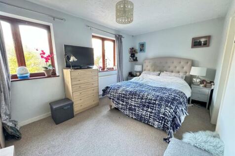 Bedroom 1.jpg