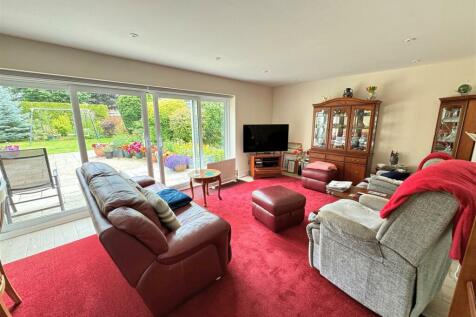 Sitting room 2.jpg
