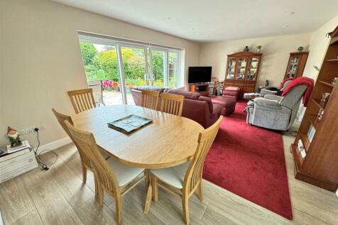 Sitting room 3.jpg