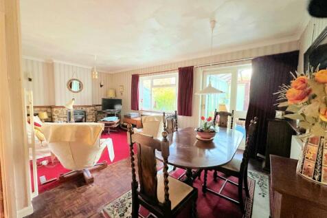 Sitting room dining room.jpg