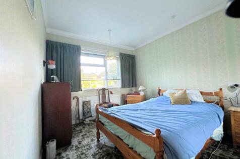 Bedroom 1.jpg