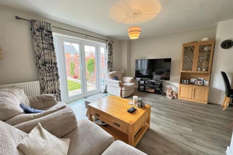 Sitting room 1.jpg