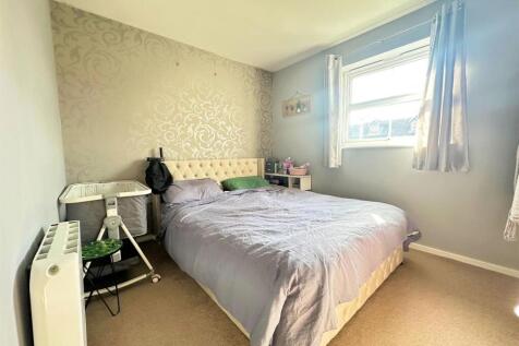 Bedroom 1.jpg