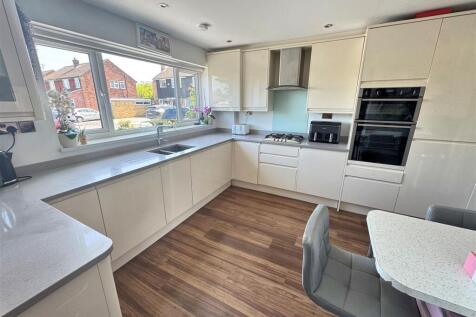 Kitchen 1.jpg