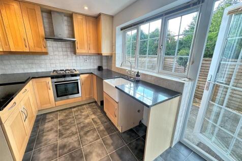 Kitchen 2.jpg