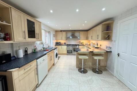 Kitchen 1.jpg