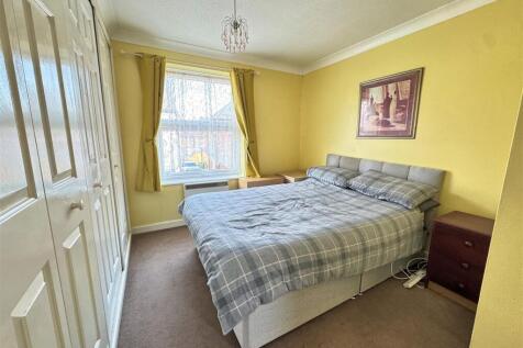 Bedroom 1.jpg