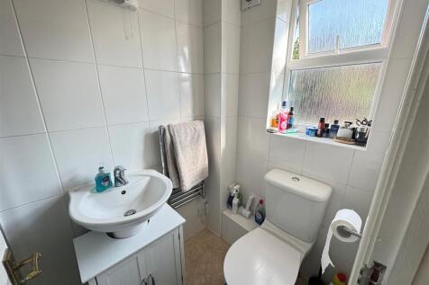 Shower room 2.jpg
