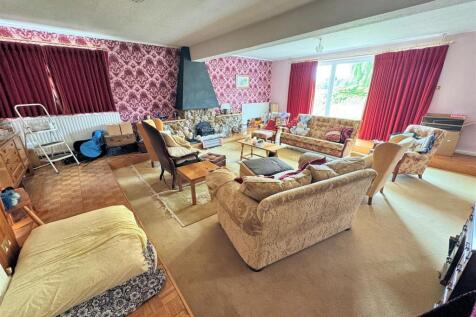 Sitting room 1.jpg