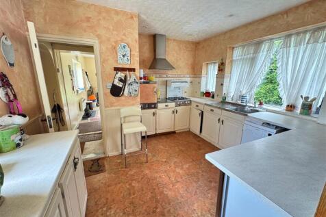 Kitchen 1.jpg