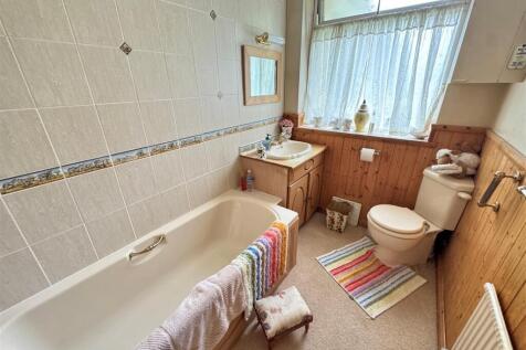 Bathroom.jpg
