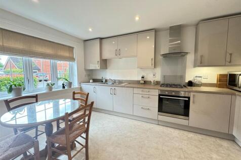 Kitchen 1.jpg