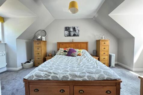 Bed 1.jpg