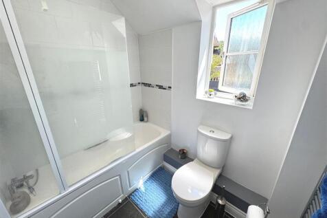 Bathroom.jpg