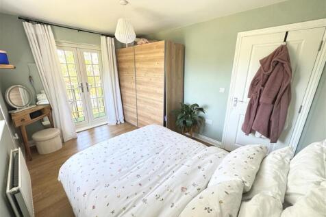 Bed 1.jpg