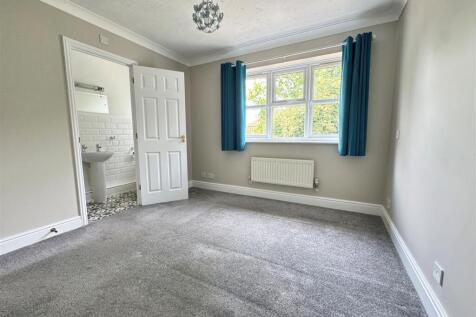Bedroom 1.jpg