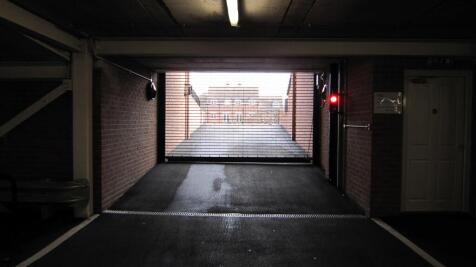 Garage..JPG