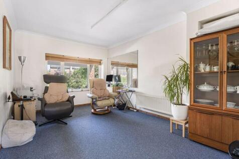Bedroom/ Second lounge
