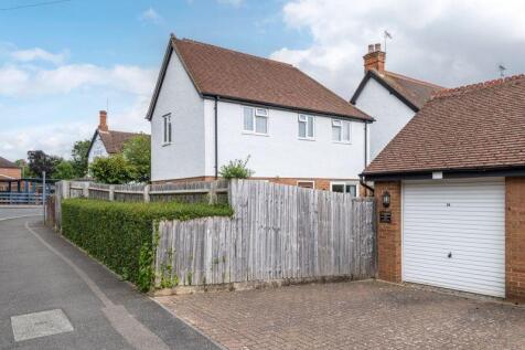 Rear Aspect/Garage