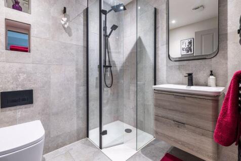 Family Shower Room 2