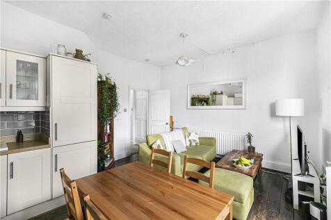 Lounge/Kitchen