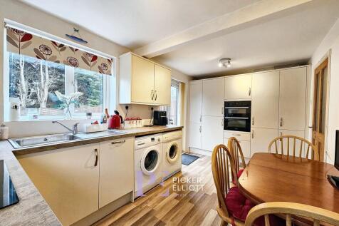 Kitchen dining room