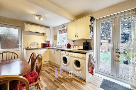 Kitchen dining room