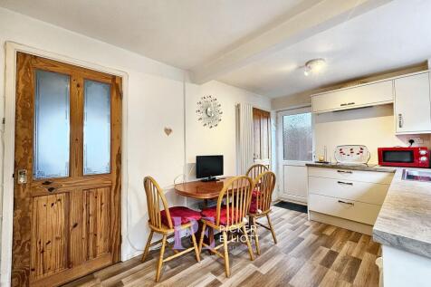 Kitchen dining room