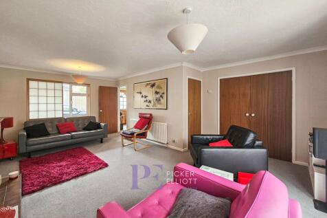L Shape Lounge/Dining Area