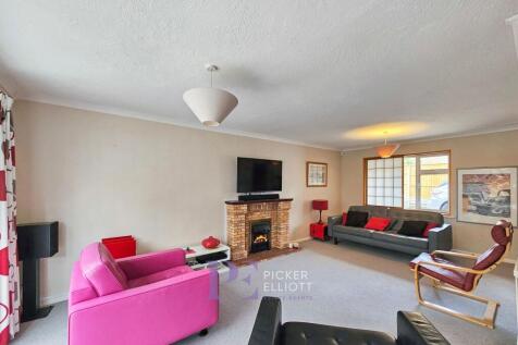 L Shape Lounge/Dining Area