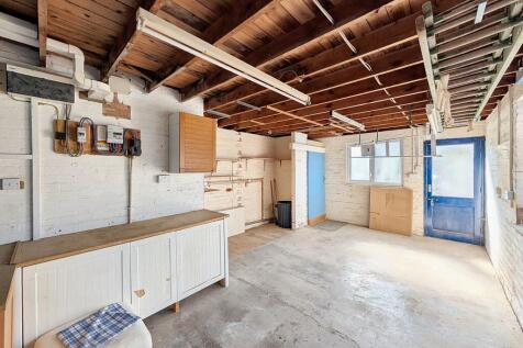 Garage / Workshop