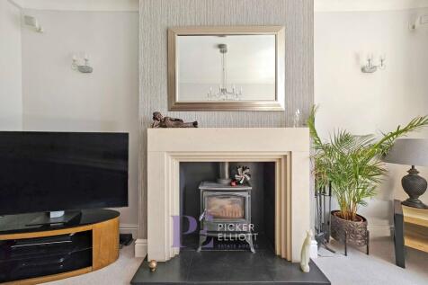 Spacious lounge