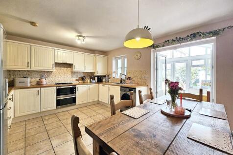 Kitchen dining room