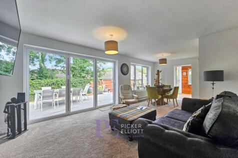 Lounge dining room