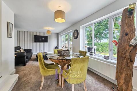 Lounge dining room